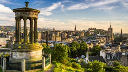 Encuentra vuelos baratos a Edimburgo
