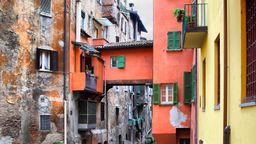 Busca vuelos baratos a Bolonia