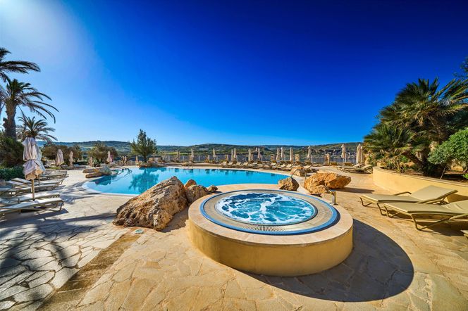 Radisson Blu Golden Sands Resort & Spa, Golden Bay