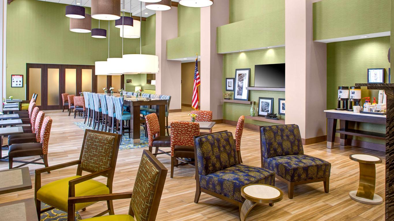 Hampton Inn & Suites Syracuse North Airport Area